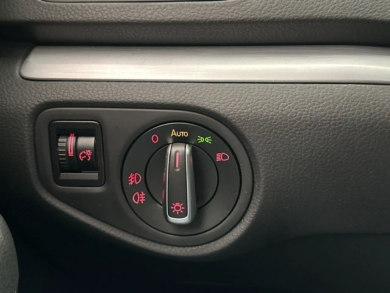 Vehicle image 32
