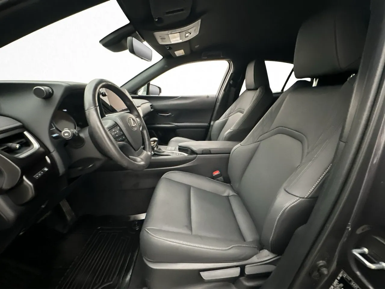 Vehicle image 10