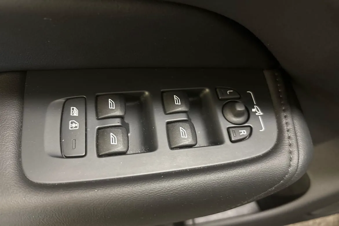 Vehicle image 27