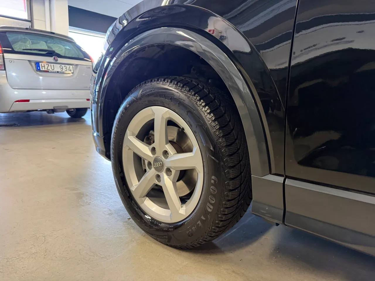 Vehicle image 9