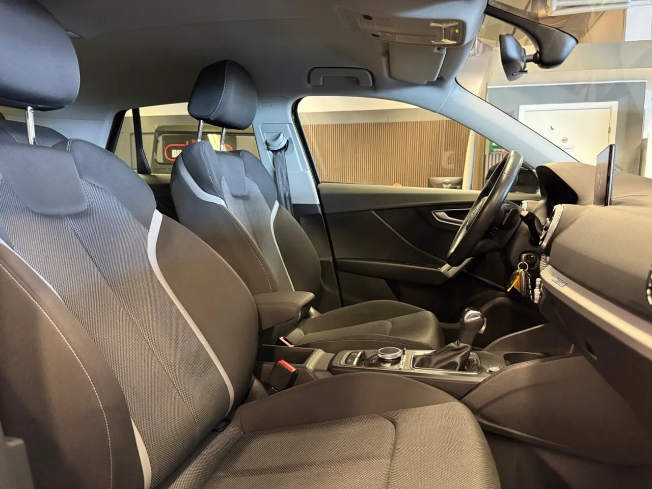 Vehicle image 21