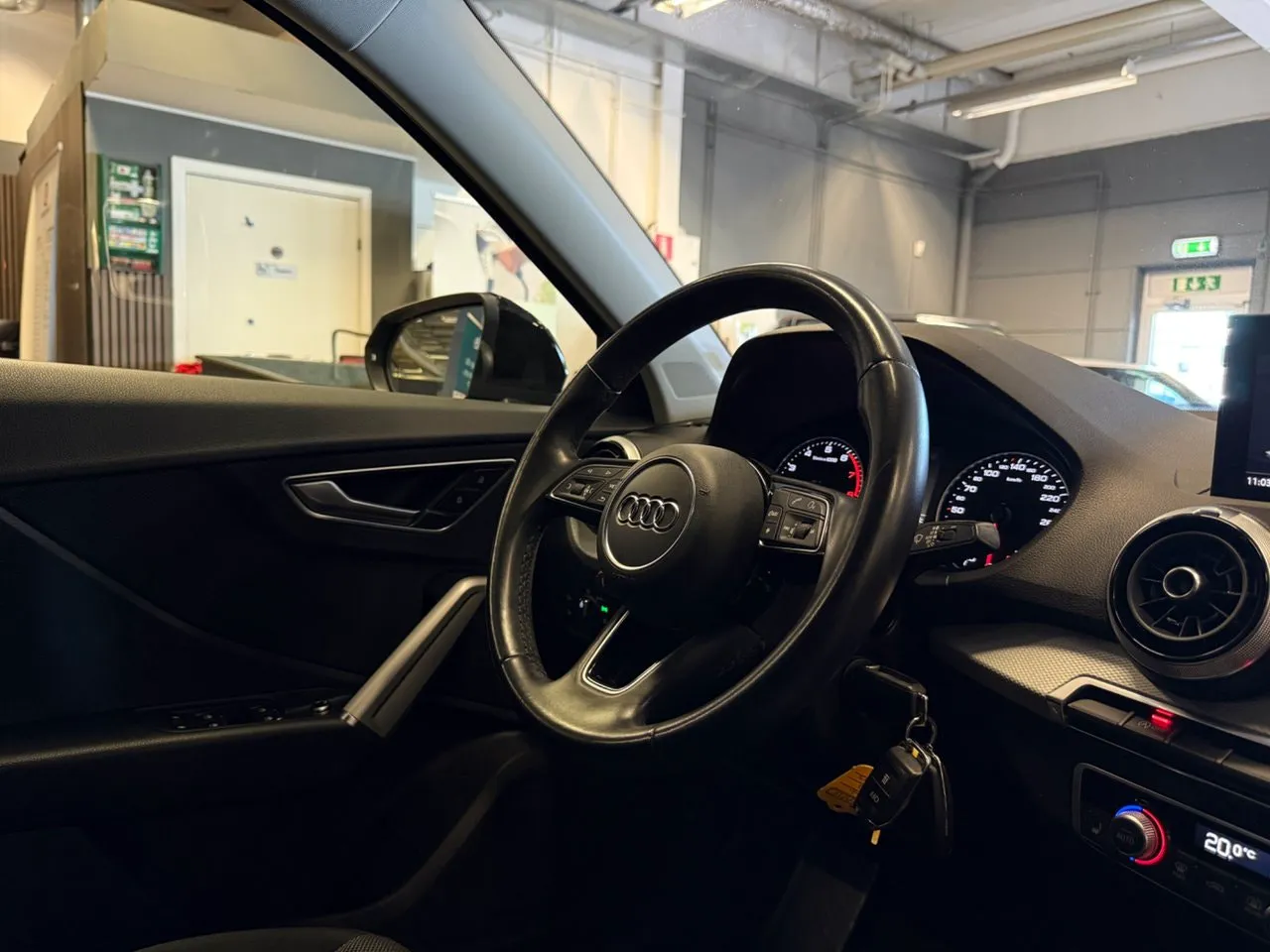 Vehicle image 25