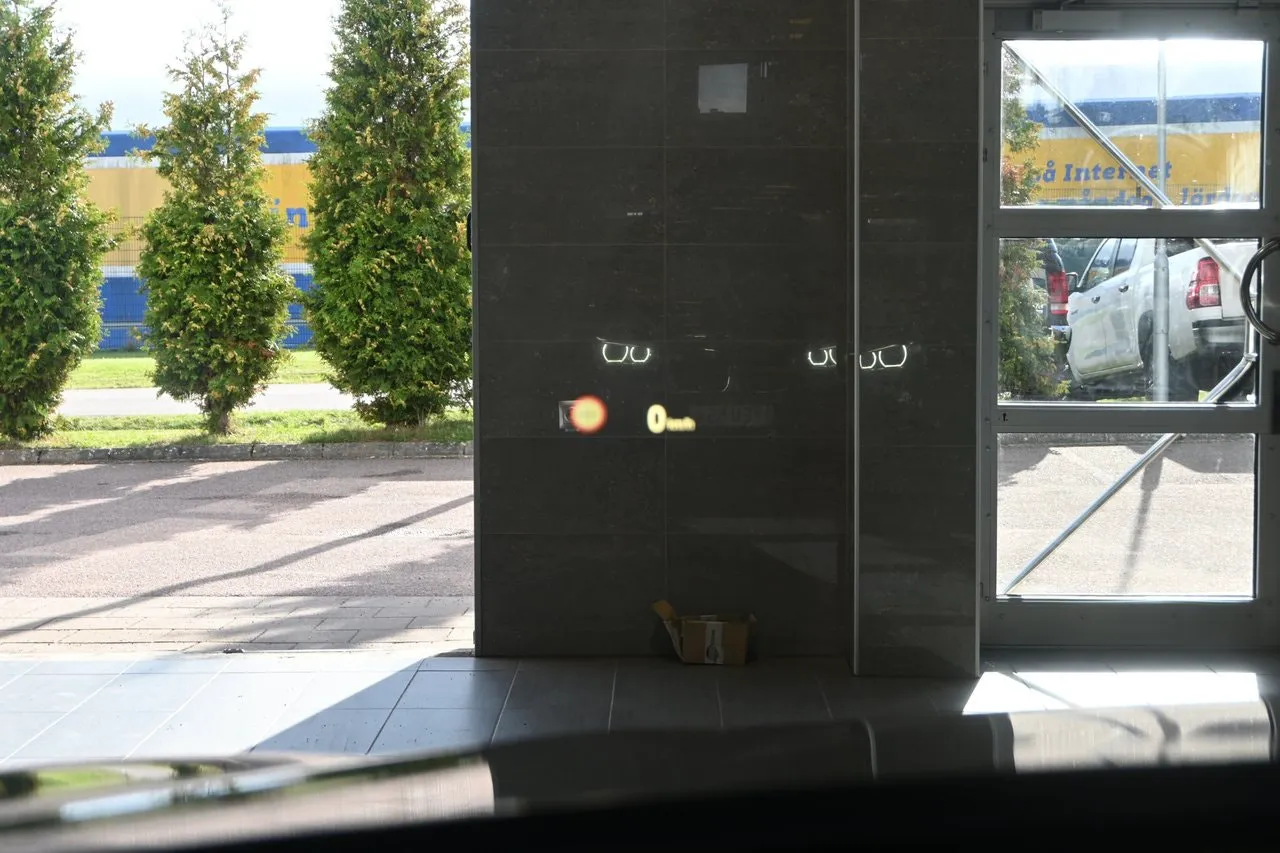 Vehicle image 18