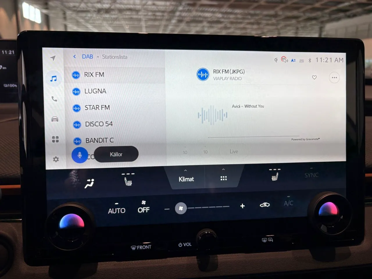 Vehicle image 16