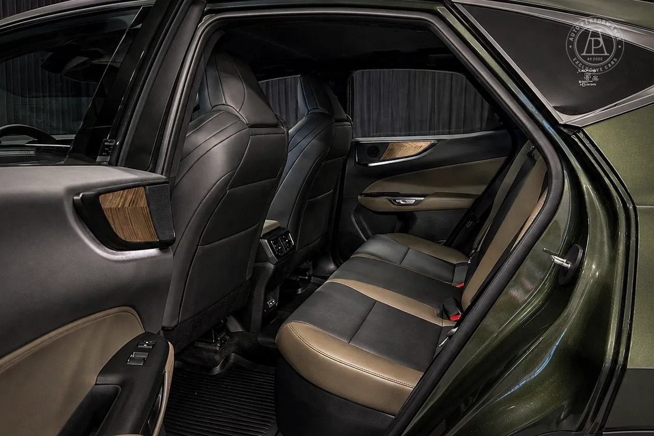Vehicle image 9