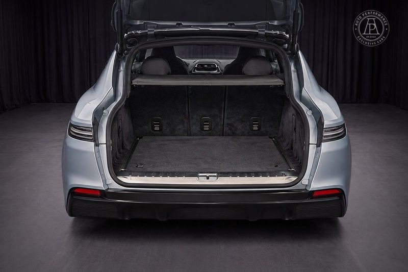 Aston Martin DBX bild 12
