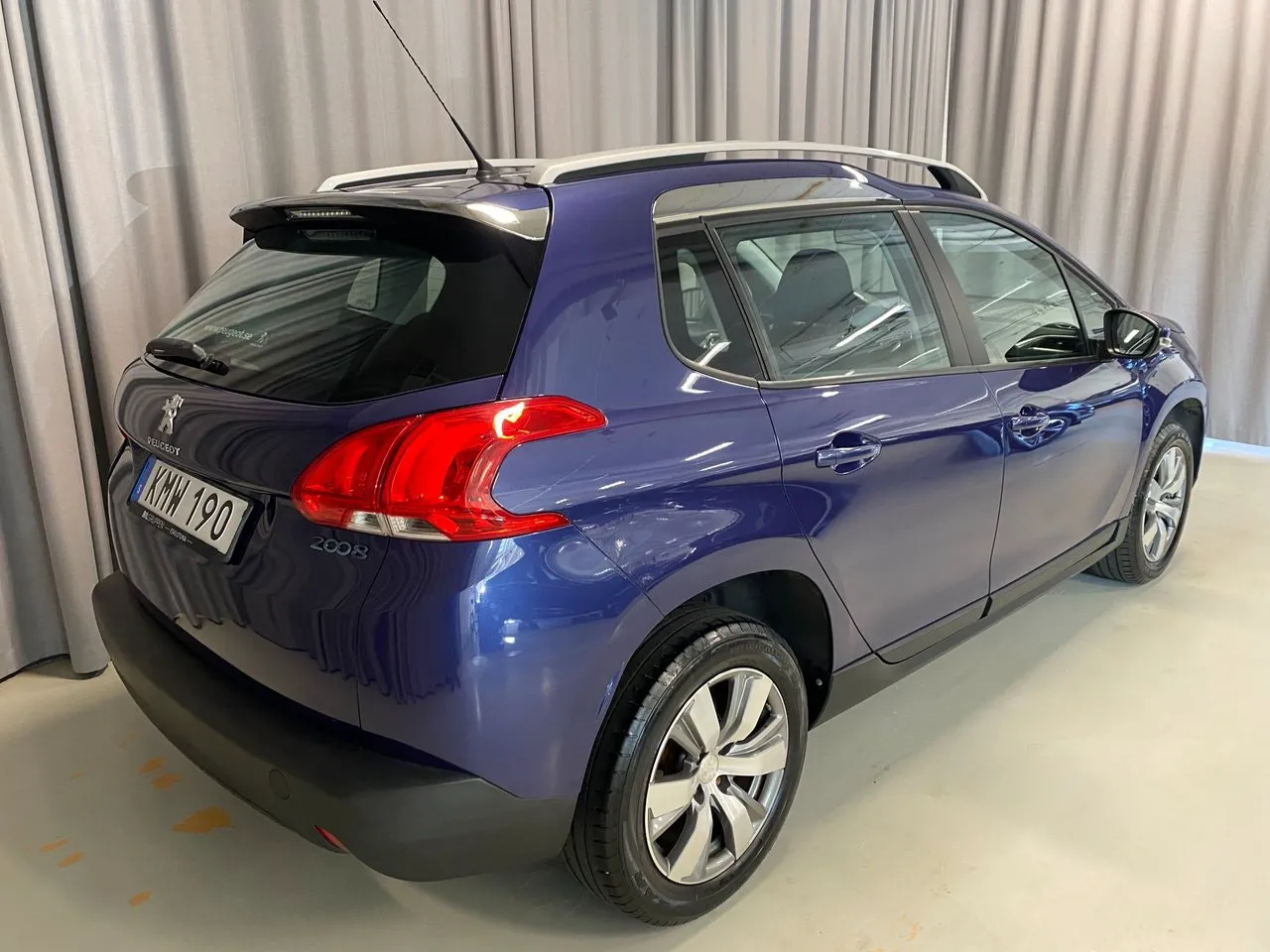 Vehicle image 4
