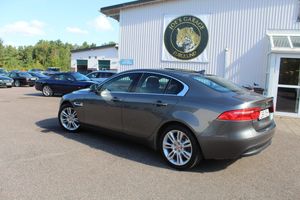 Jaguar XE bild 1
