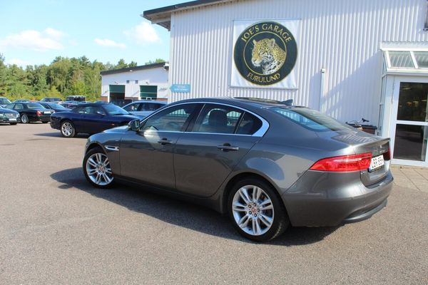 Jaguar XE 20t bensin Prestige, skinn, lågmil, ny stor service - 2016