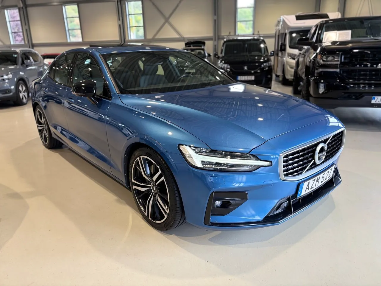 Vehicle image 6
