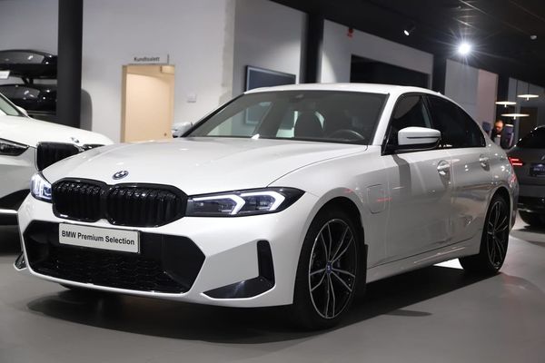 BMW 330 e - 2023