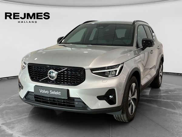 Volvo XC40 B3 FWD Bensin Plus Dark | 360-kamera | Dragkrok - 2025