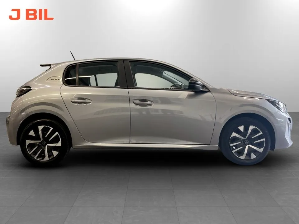 Vehicle image 18