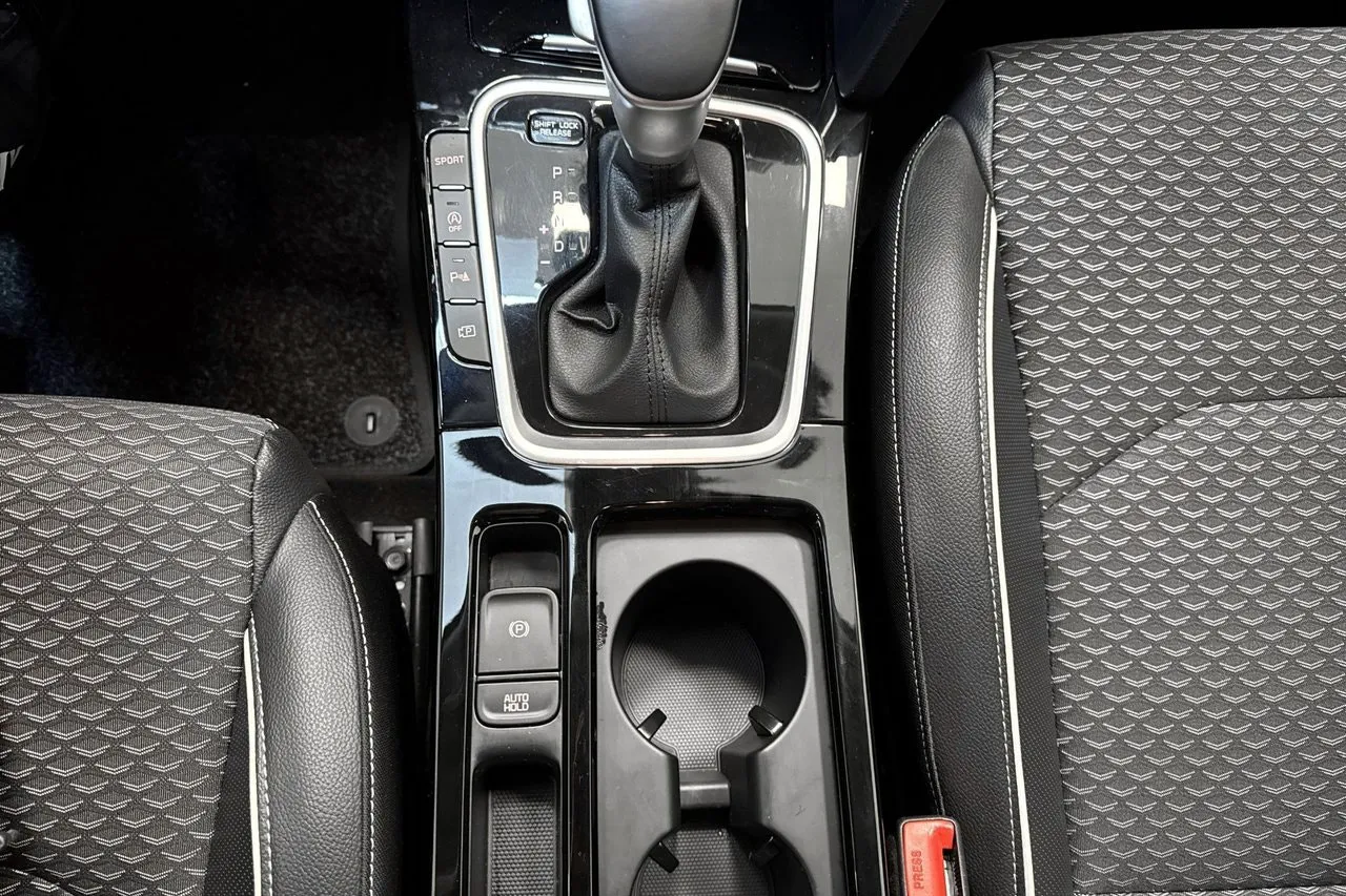 Vehicle image 15