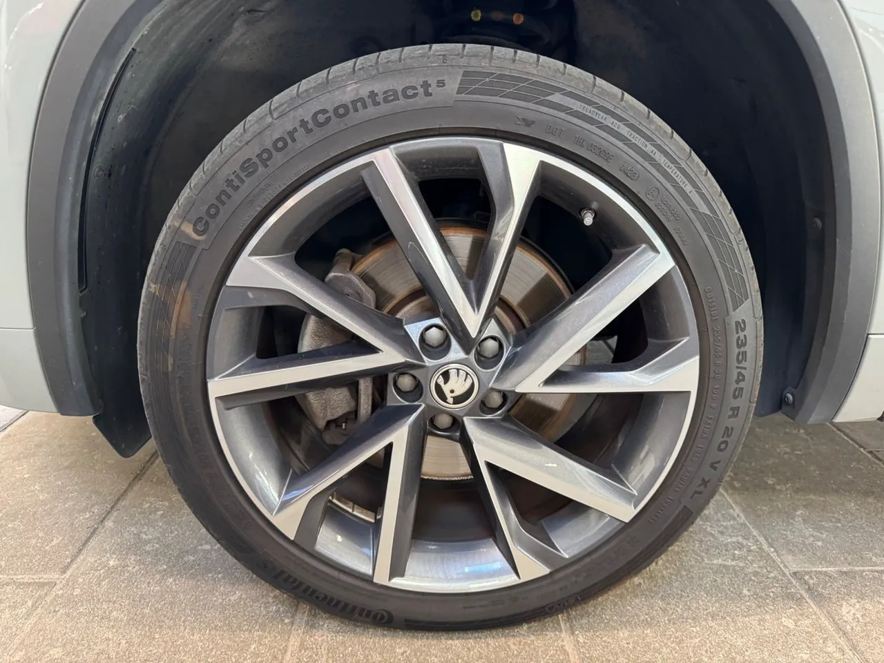 Vehicle image 21