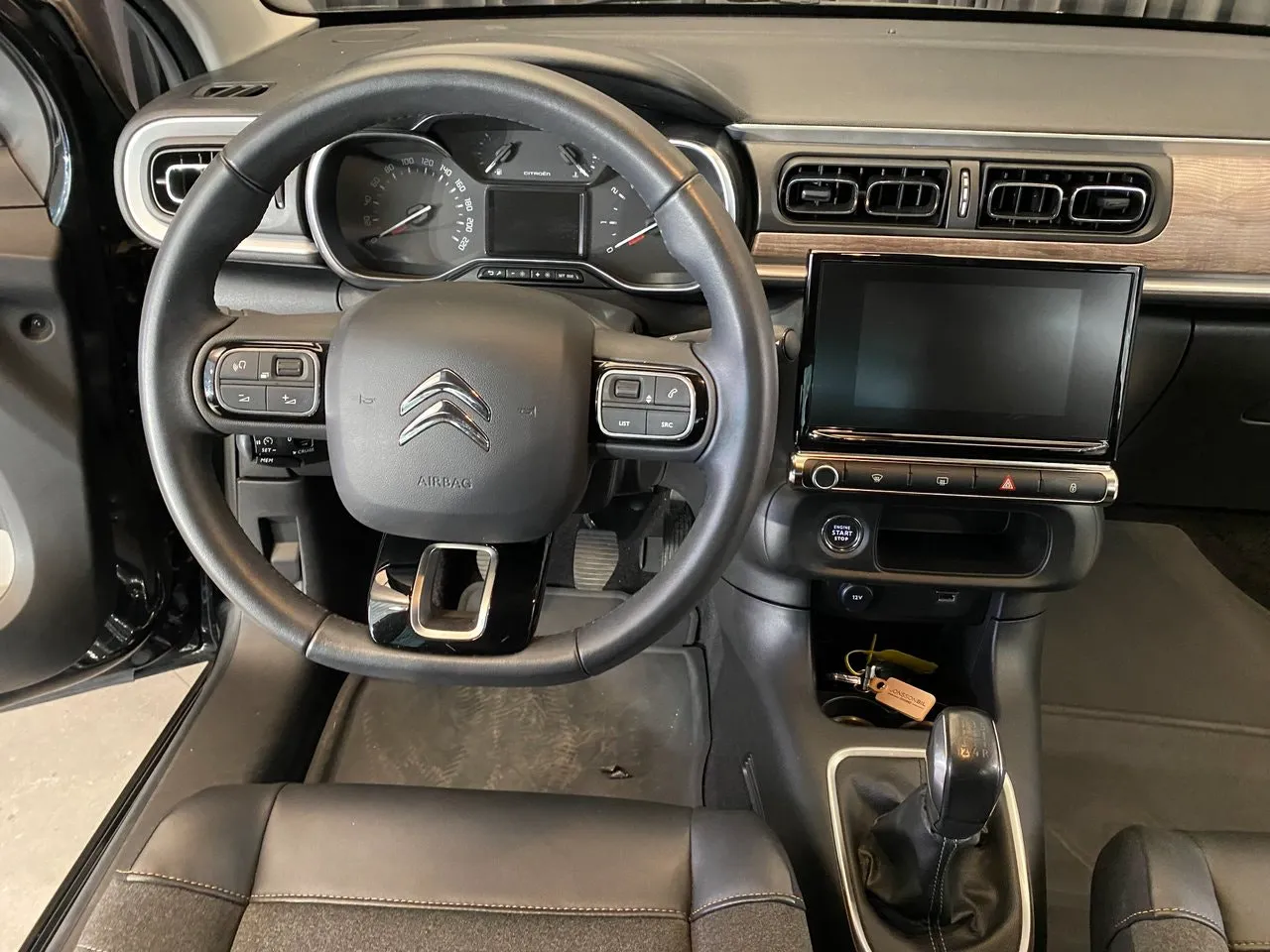 Vehicle image 31