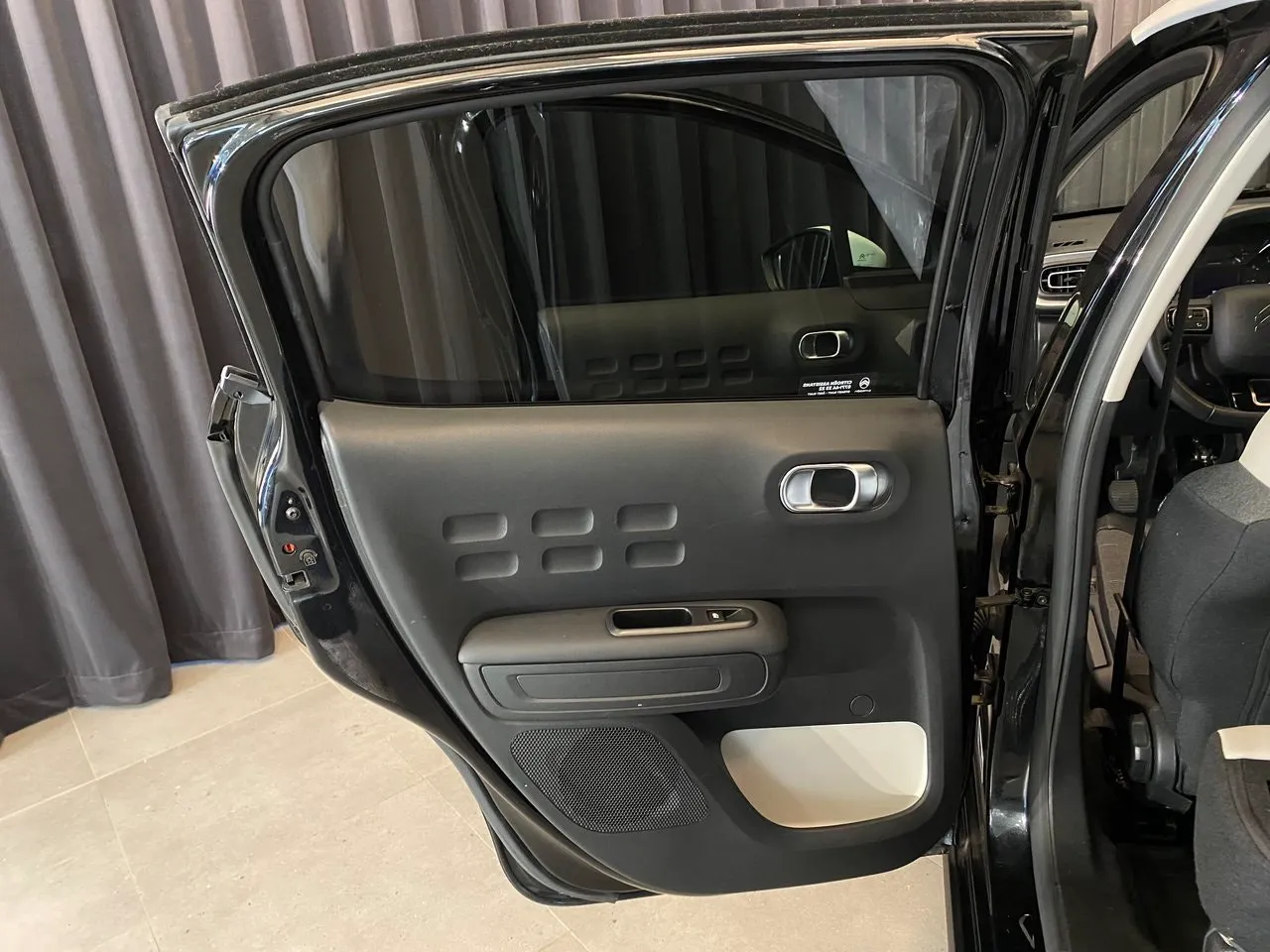Vehicle image 25