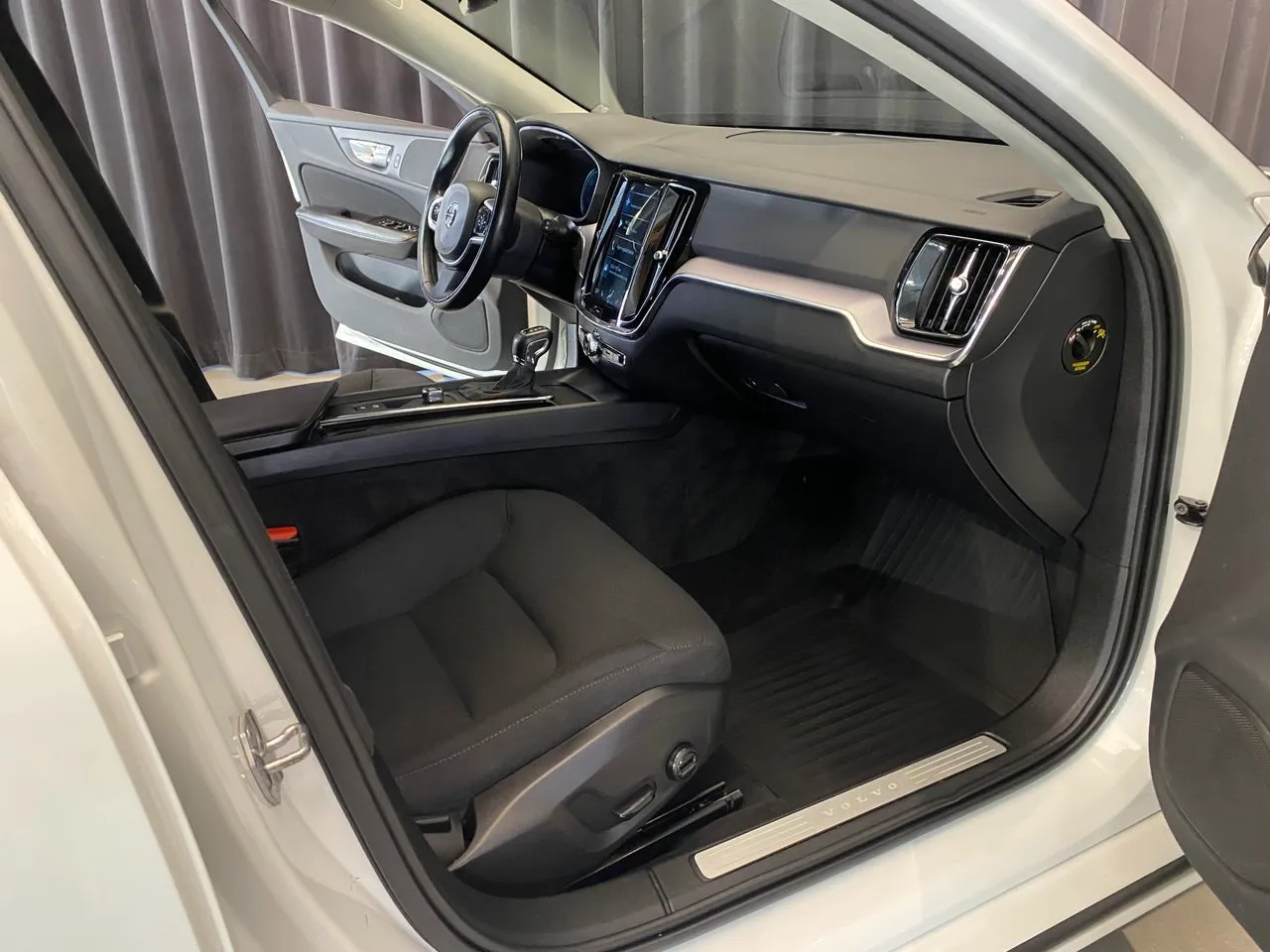 Vehicle image 32