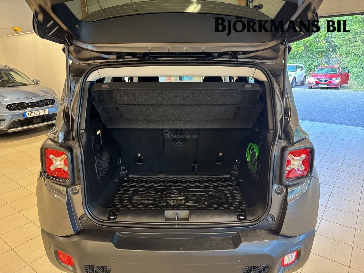 Vehicle image 13