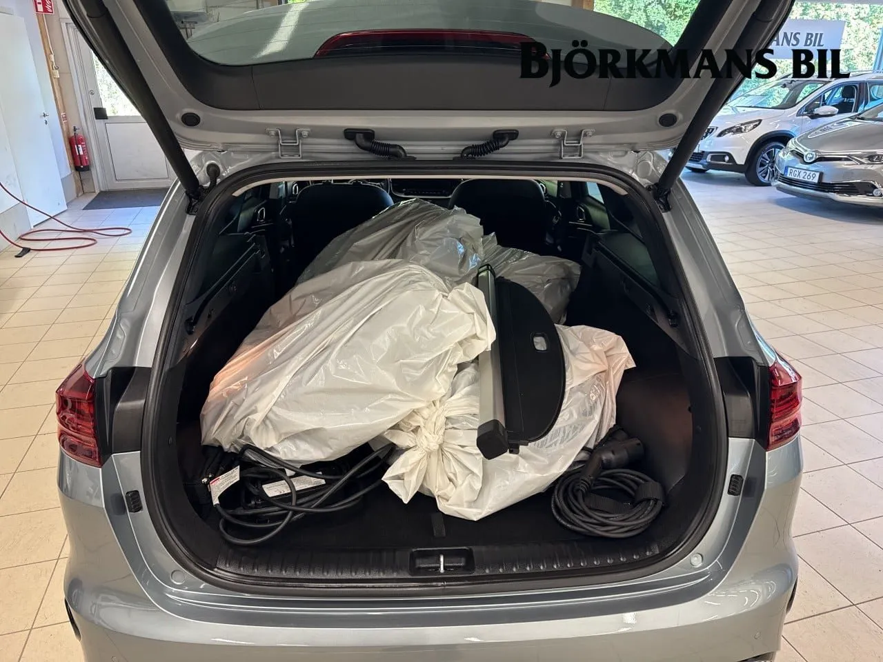 Vehicle image 13