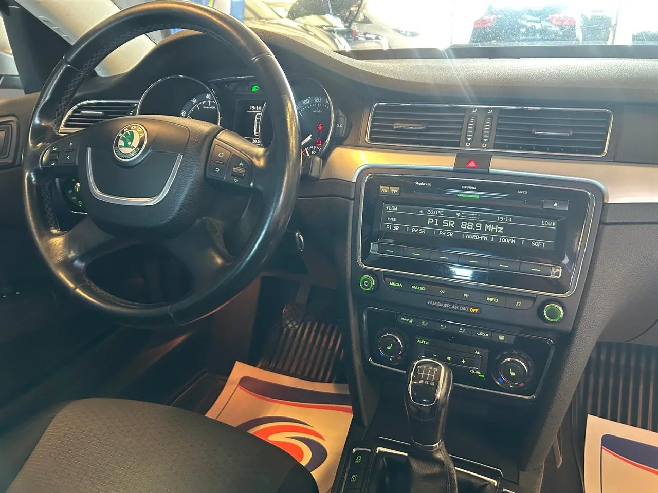 Vehicle image 11
