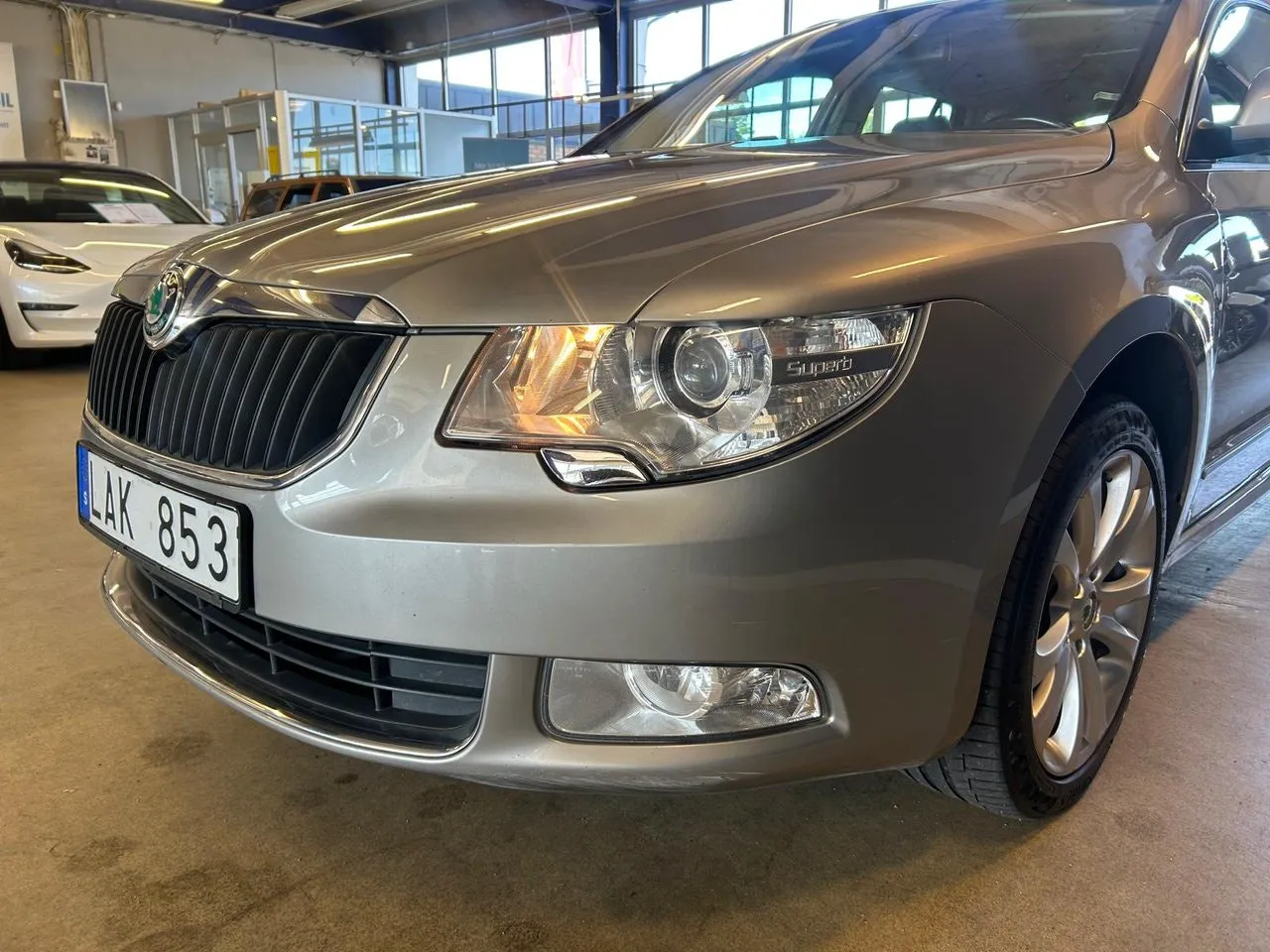 Vehicle image 7