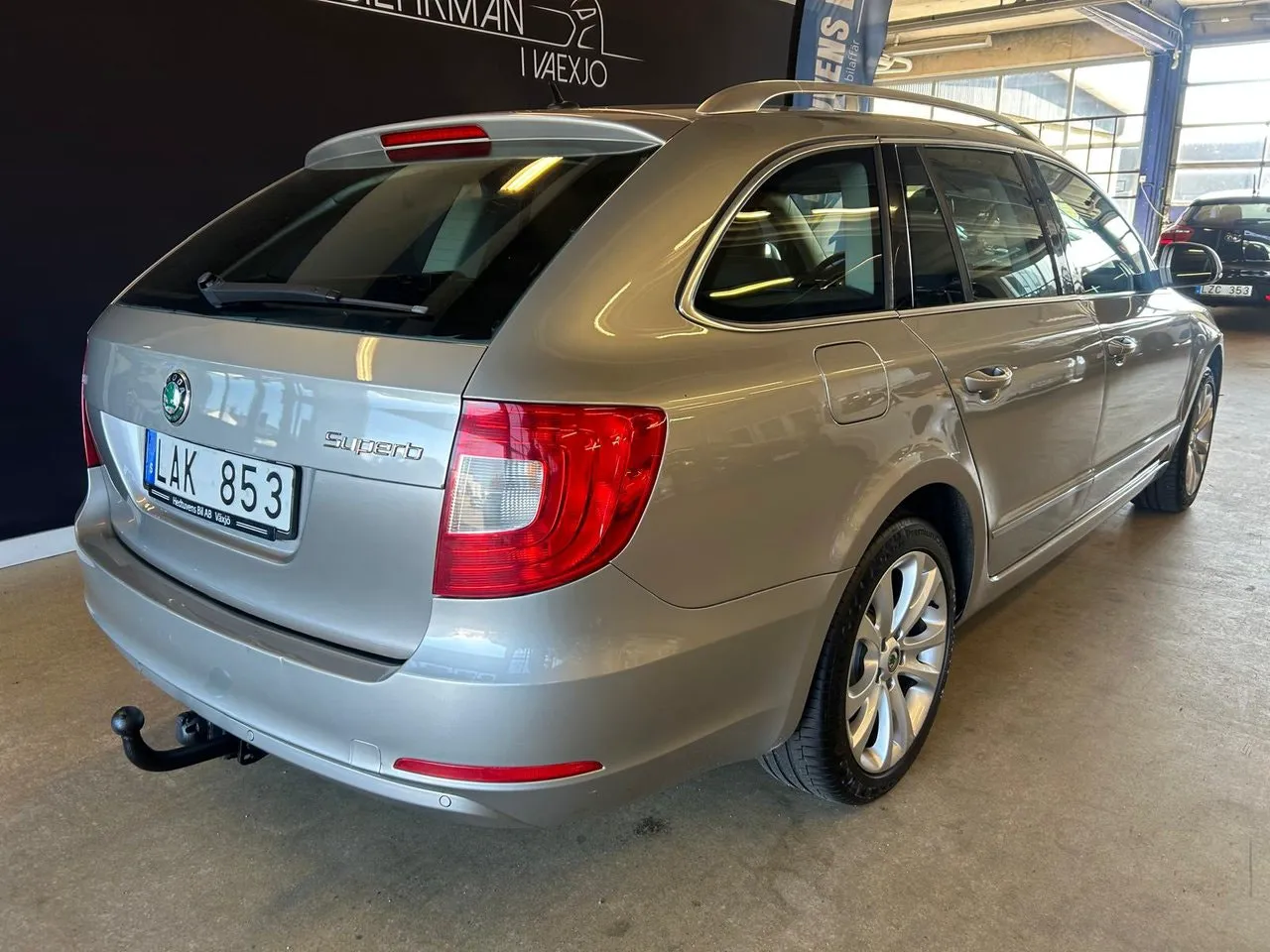Vehicle image 6