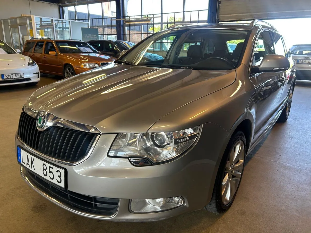 Vehicle image 4