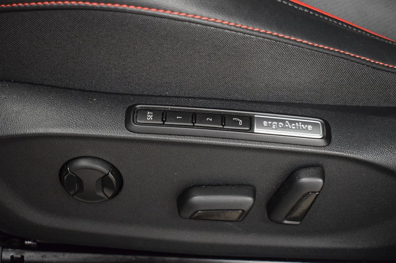 Vehicle image 28
