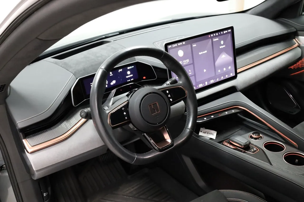 Vehicle image 9