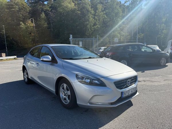 Volvo V40 D2 115hk Dragkrok Välservad Välvårdad Your Kinetic - 2014
