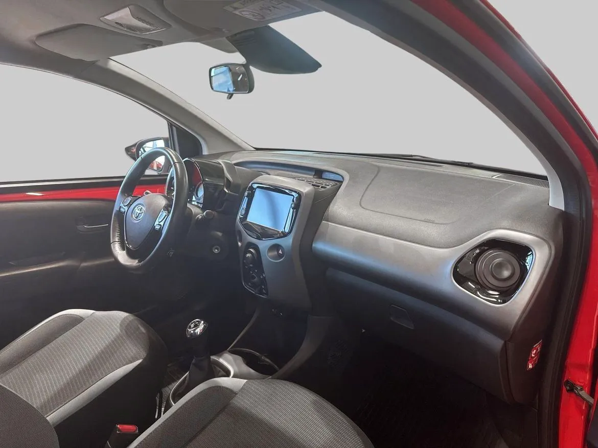 Vehicle image 9
