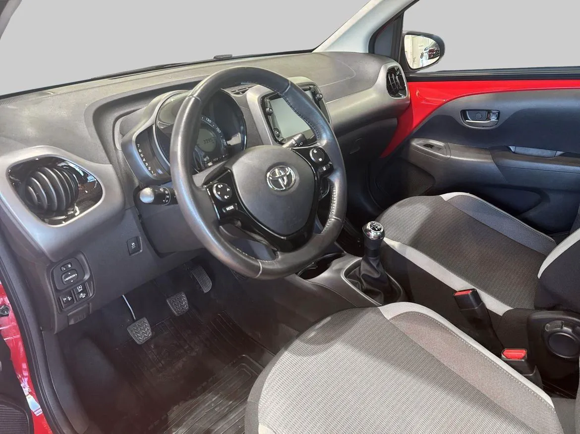 Vehicle image 13
