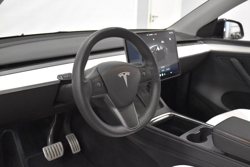 Tesla Model Y bild 9