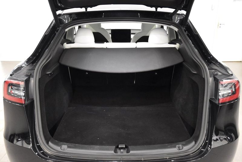 Tesla Model Y bild 26