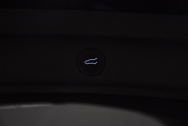 Tesla Model Y bild 25