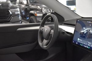 Tesla Model Y bild 8