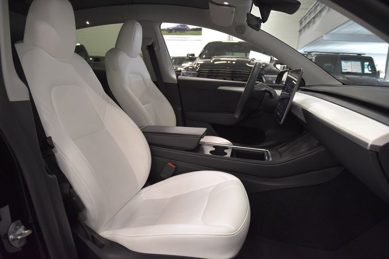 Tesla Model Y bild 12