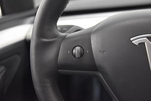 Tesla Model Y bild 10