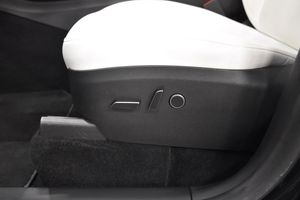 Tesla Model Y bild 16