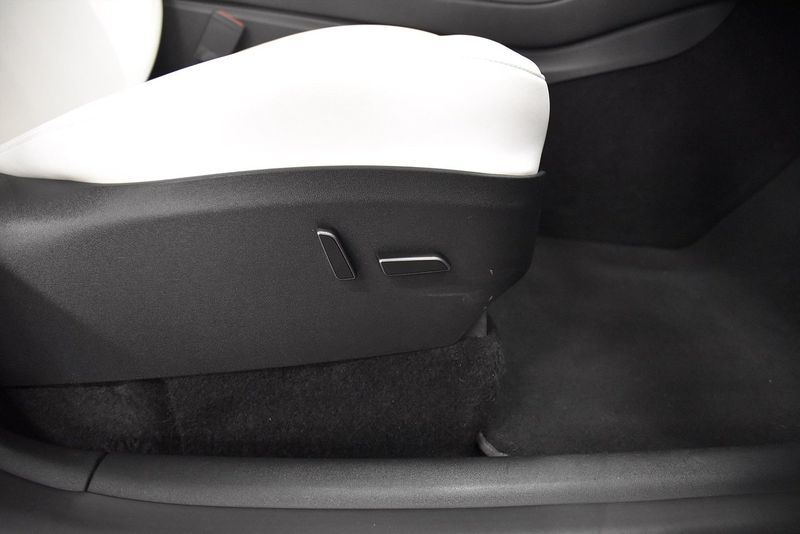 Tesla Model Y bild 15