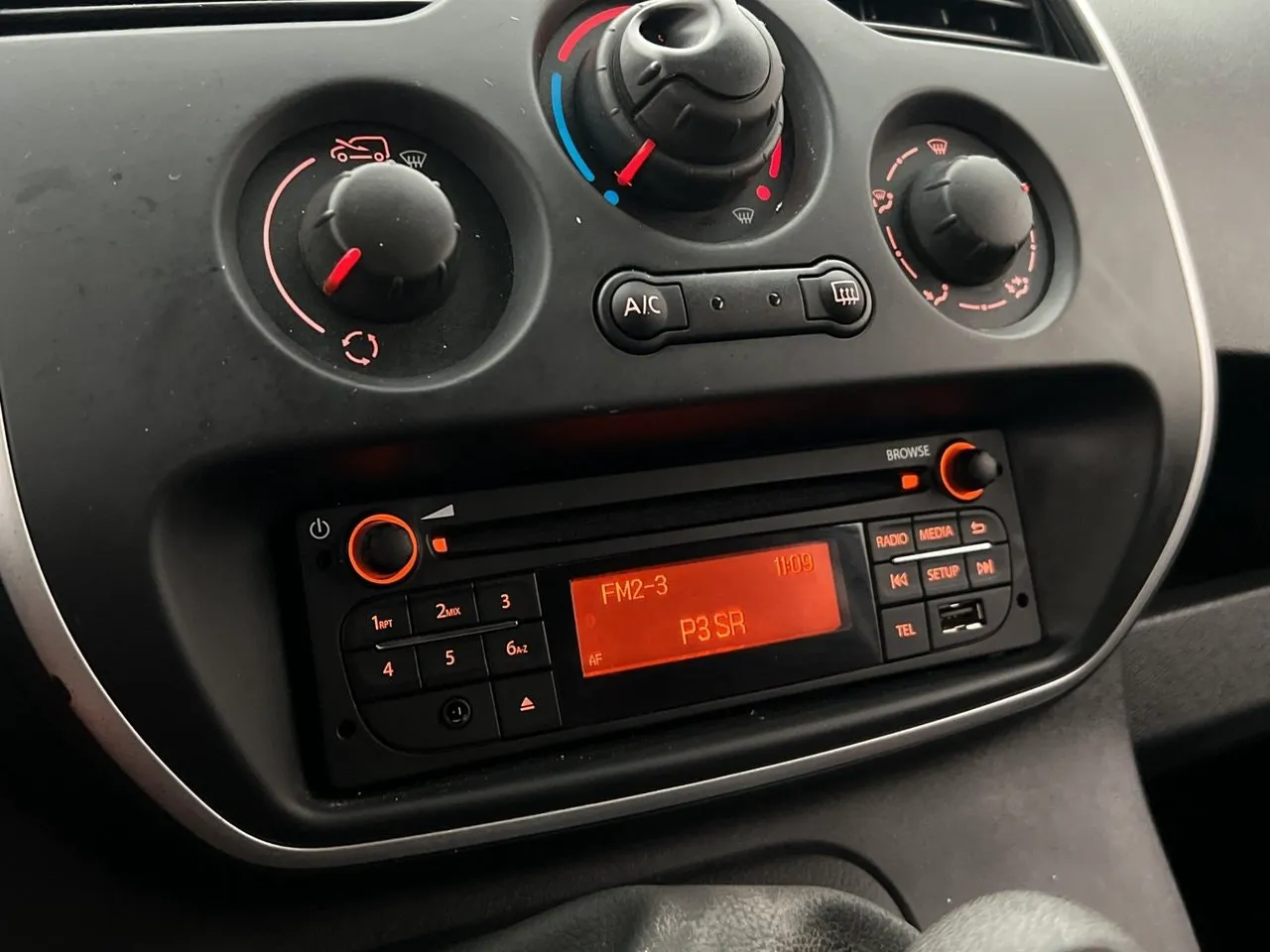 Vehicle image 21