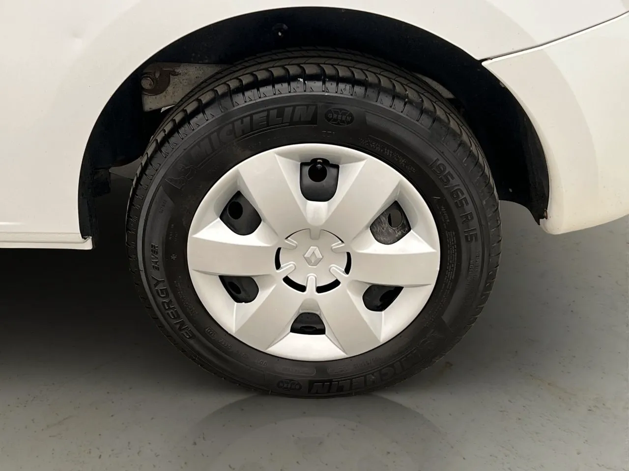 Vehicle image 25