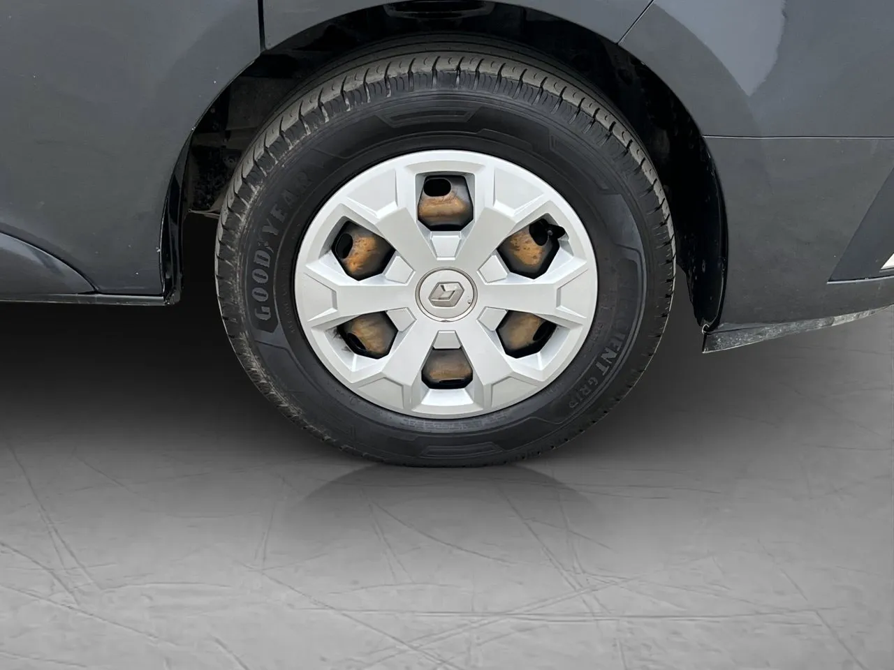 Vehicle image 30