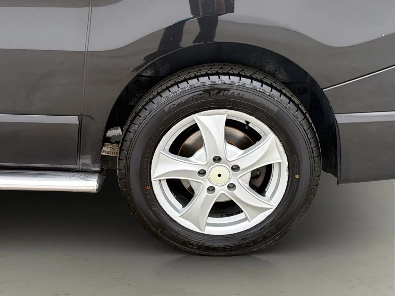 Vehicle image 25