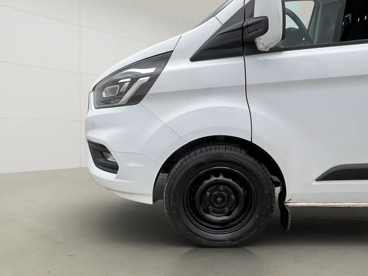 Vehicle image 27
