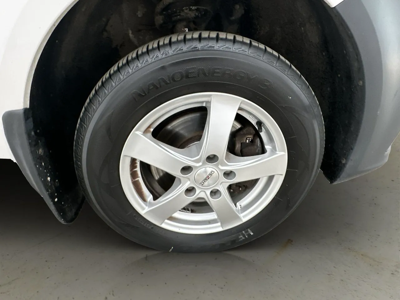 Vehicle image 25