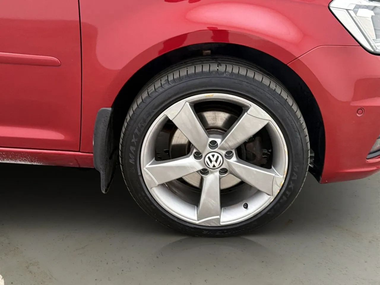 Vehicle image 30