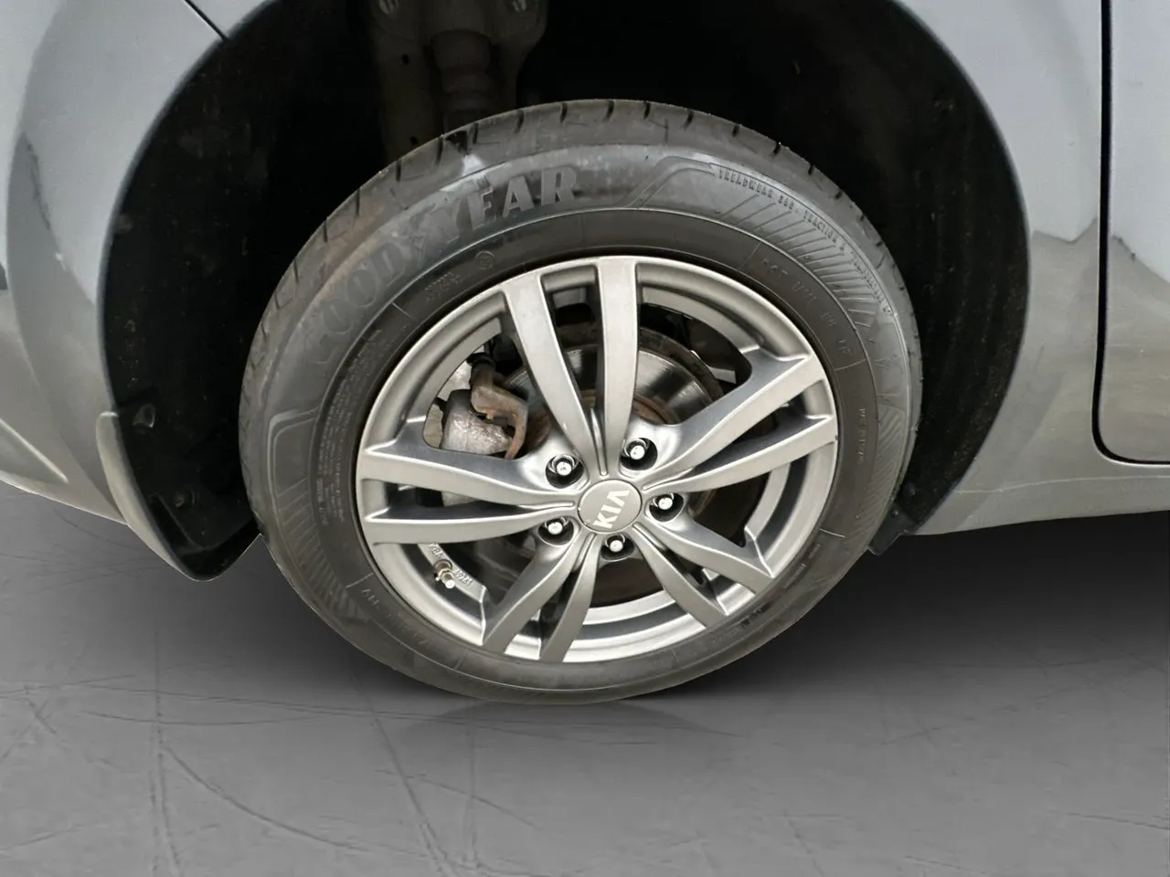 Vehicle image 25