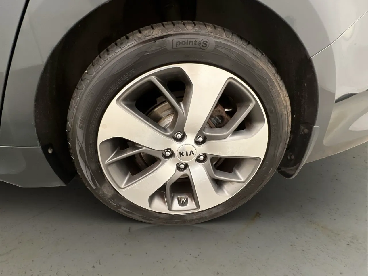 Vehicle image 32